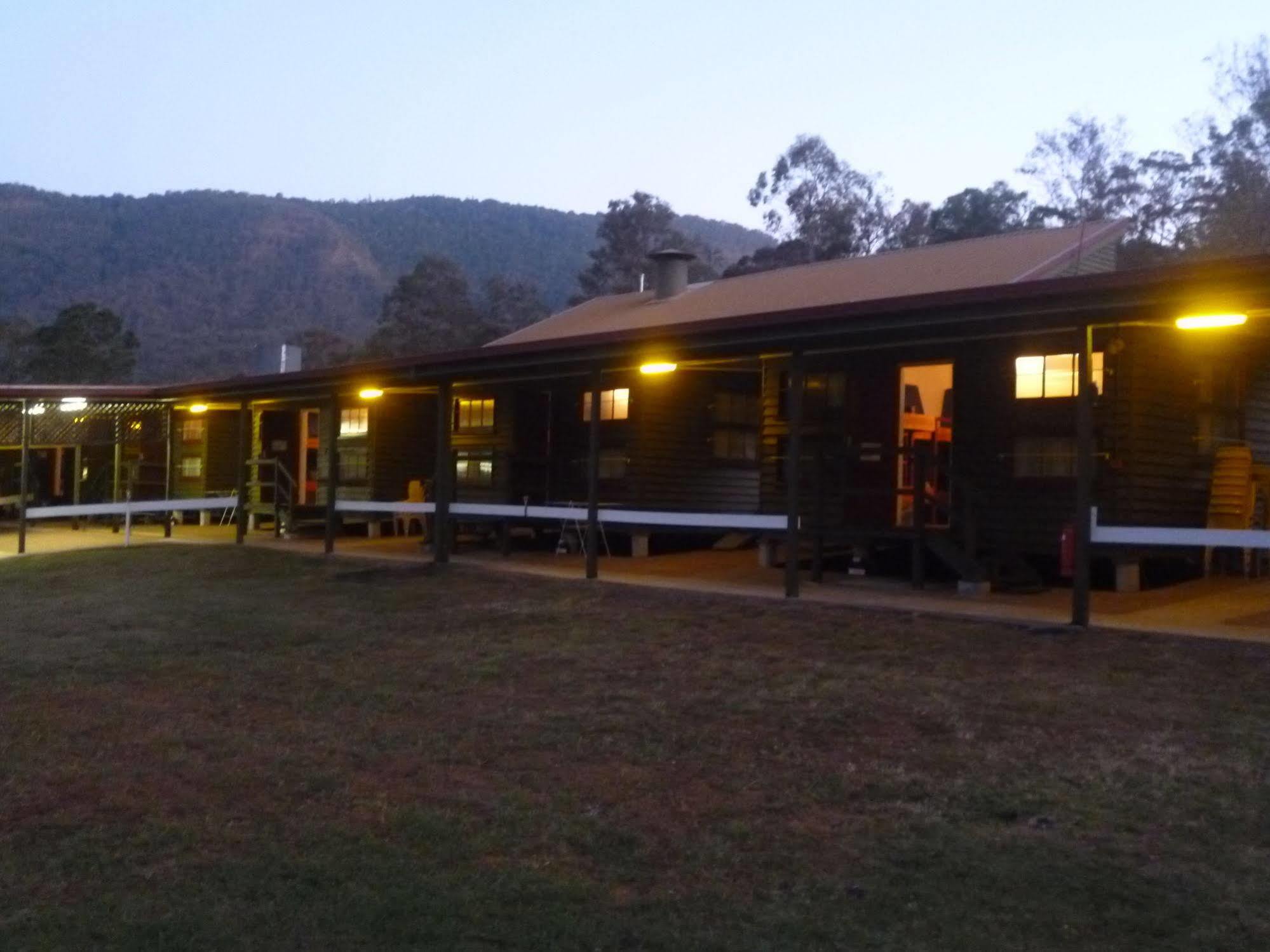 Christmas Creek Cafe & Cabins Lamington Exterior photo